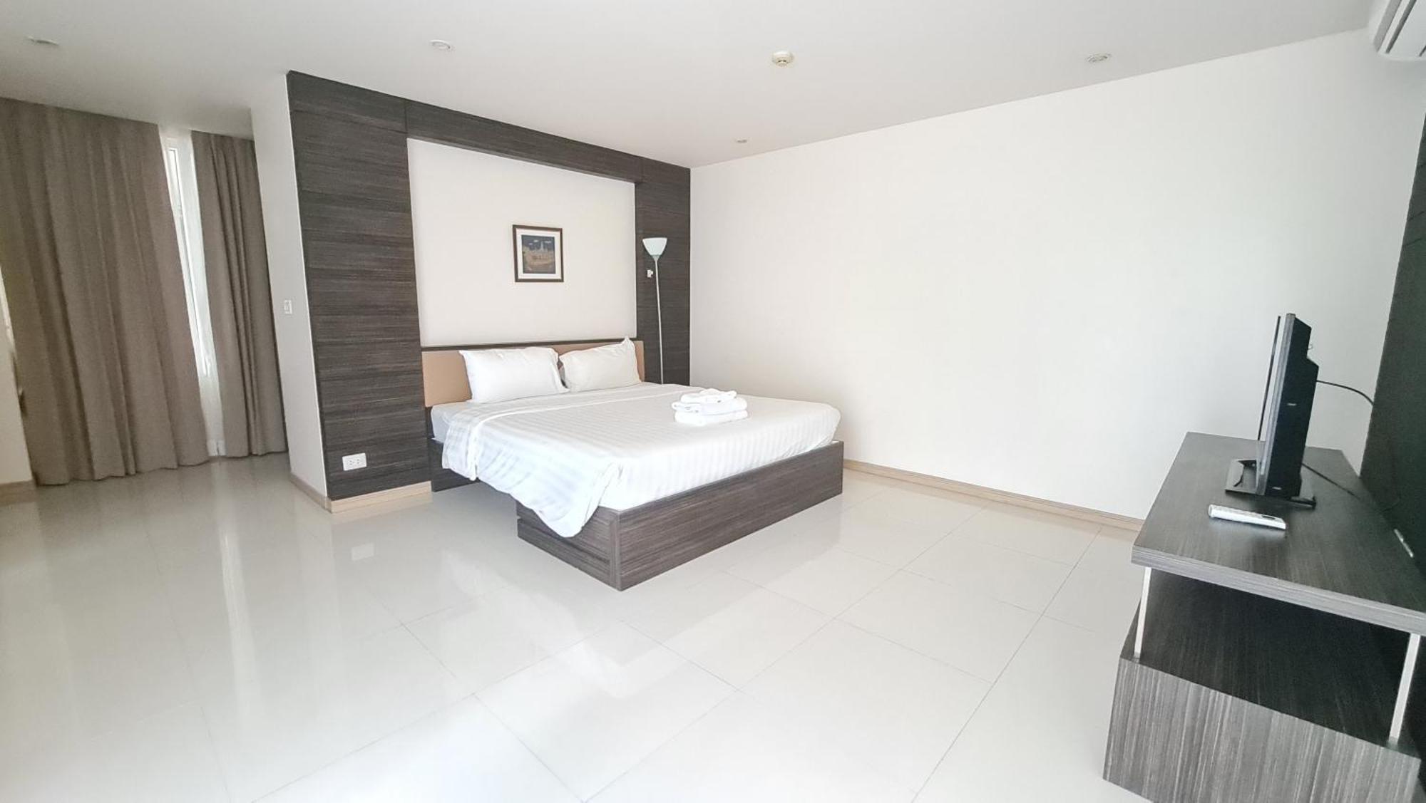 The Baycliff Residences Patong Exterior photo
