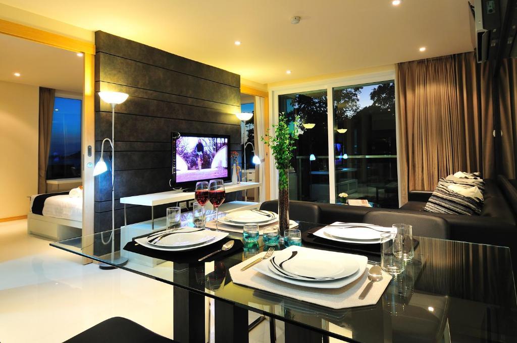 The Baycliff Residences Patong Exterior photo